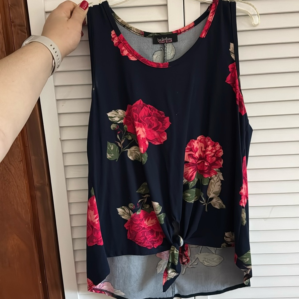 Front tie knot tank top